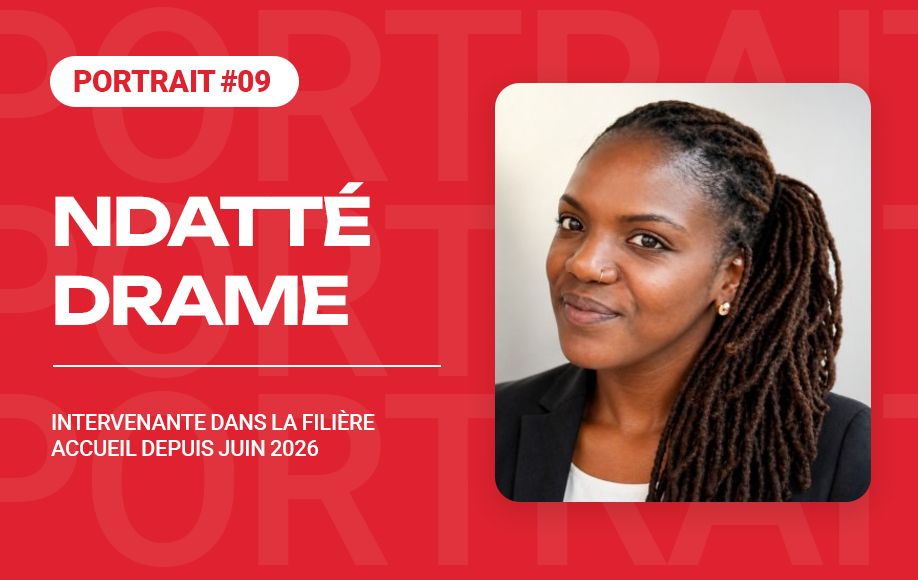 Portrait de Ndatté Drame sur fond rouge